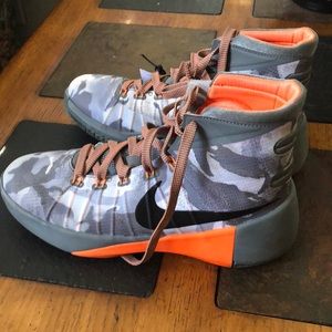 Nike hyper-dunk2015 boots size 7y